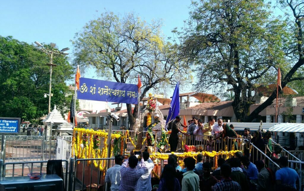 One Day Trip Shirdi Shani Shinganapur From Pune covered shani temple
