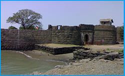1 day Mumbai to Alibaug sightseeing touri covered Alibaug Fort