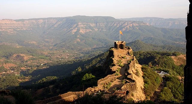 Best Tourist destinations near Pune – Pratapgad fort.