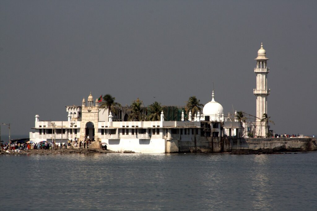 haji ali Dargah, Famous Picnic Spot Covered in one day trip to mumbai from pune