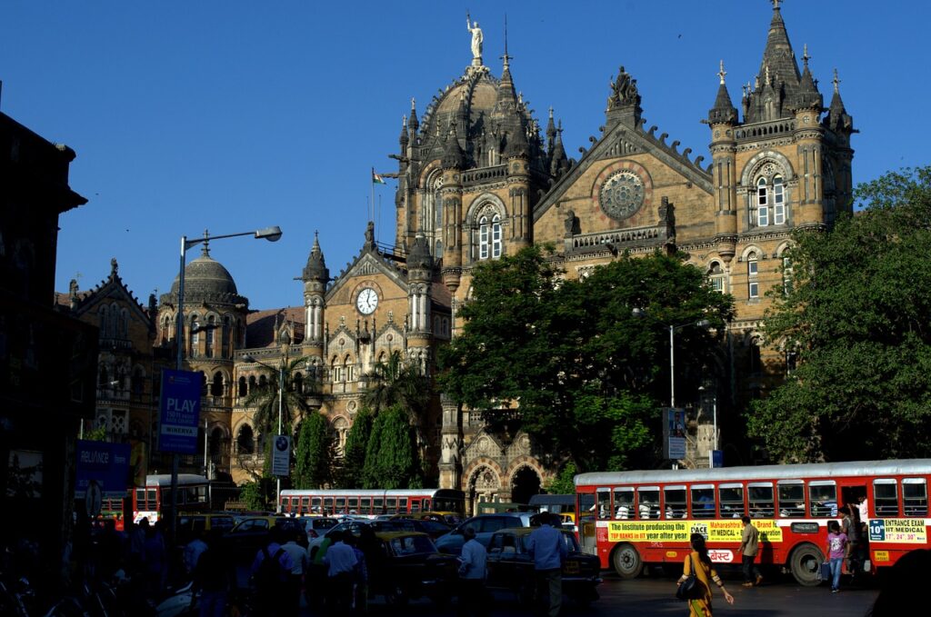 victoria station, Best picnic spot in Mumbai City Tour