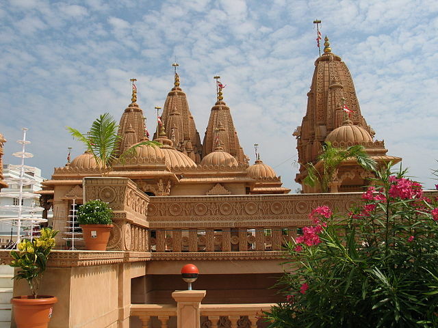 BAPS Shri Swami Narayan temple best temple in Mumbai to Silvassa sightseeing package