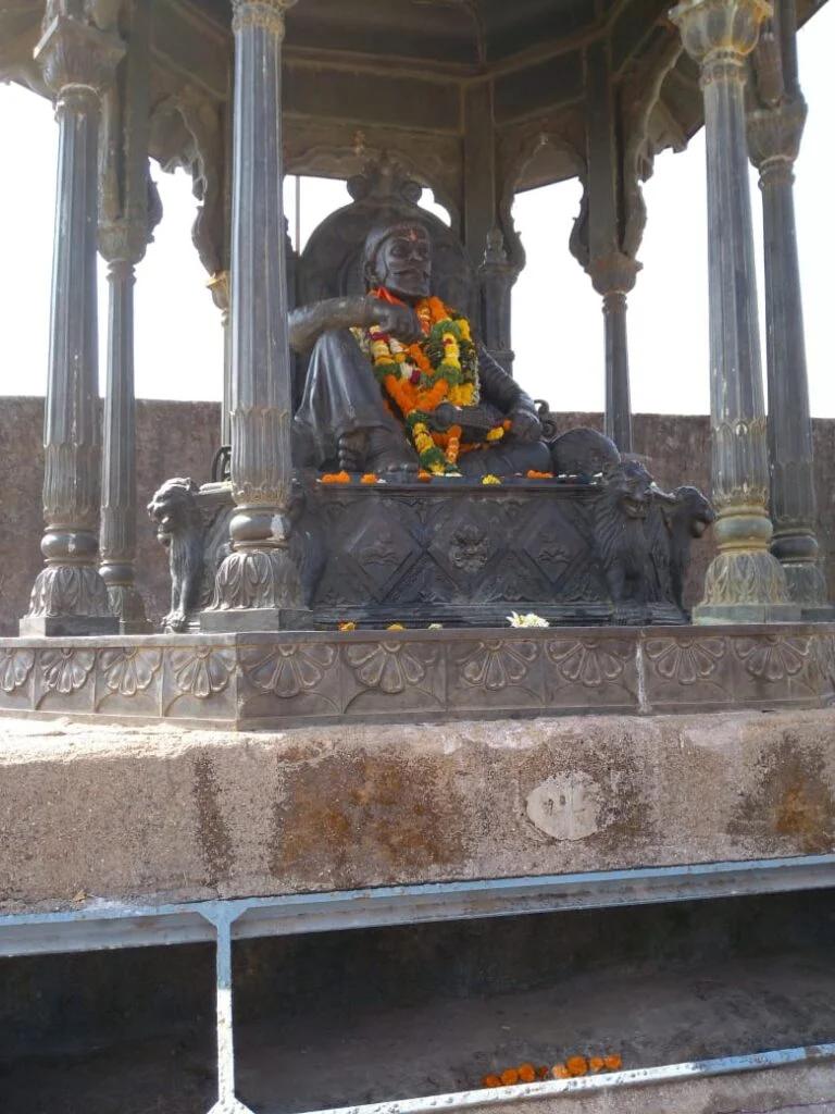 Best Place In Mumbai to Raigad Fort Sightseeing Tour Meghfambari