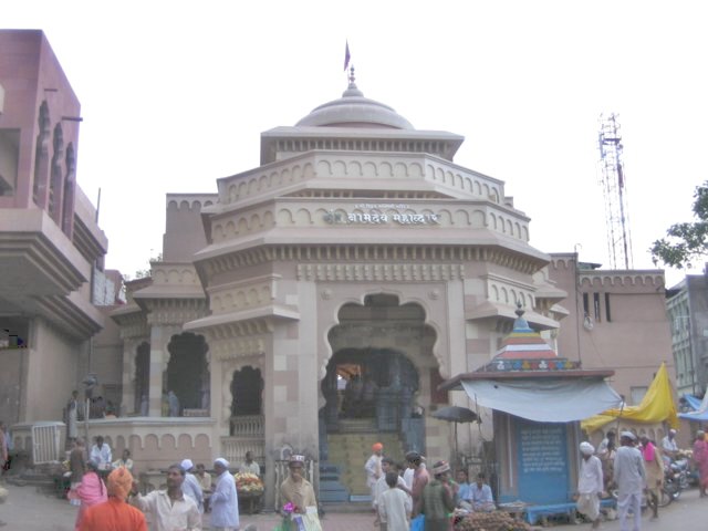 Shri Sant. Namdev Maharaj Step, famius shirin covered in Kolhapur to Pandharpur Darshan trip