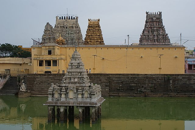 Kamakshi Amman Temple, Kanchipuram Local sightseeing by cab
