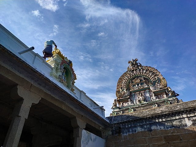 Ulagalanda Perumal Temple, Kanchipuram local sightseeing by private cab
