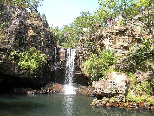 Bee Falls Visit during Bhopal to Pachmarhi tour