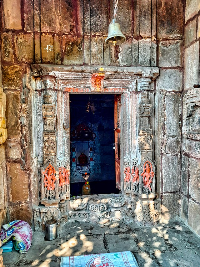 Kedareshwar Temple, Visit during Omkareshwar Local sightseeing by cab