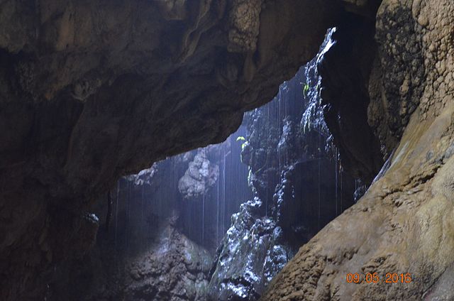 Mawsmai Cave,