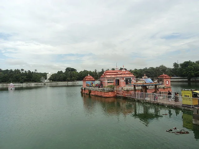 Narendra Tank, visit during one day Jagannath Puri sightseeing trip by private cab