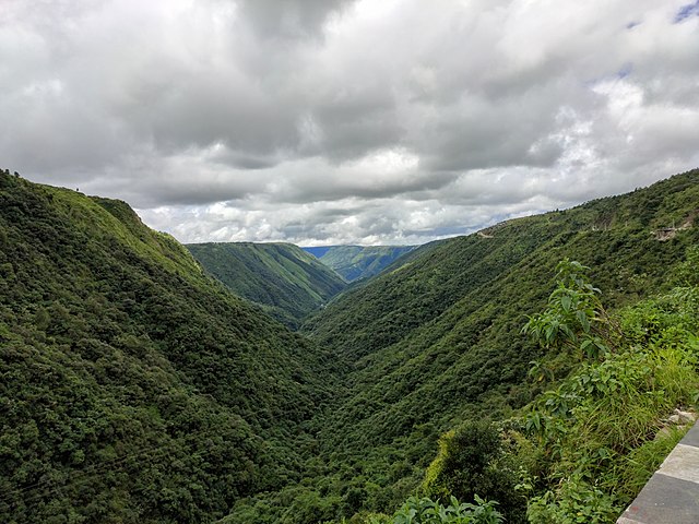 Mawkdok Dympep Valley View, visit during one day Cherrapunjee sightseeing trip 